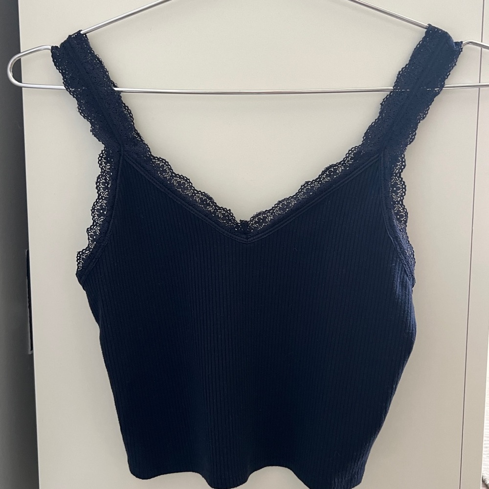 AE Cropped Lace Trim V-Neck Tank Top